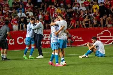 Los jugadores del conjunto blanquiazul celebran el ascenso. El Málaga es nuevo equipo de Segunda División.