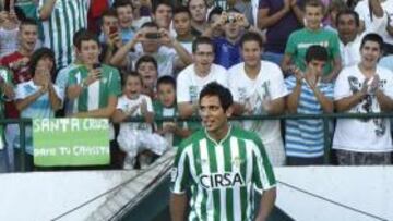 <b>ILUSIONADO. </b>Santa Cruz, en su presentación como bético.