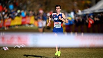 Jakob Ingebrigtsen, entrando en meta en Italia.