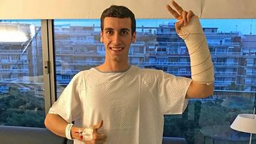 Álex Rins tras la operación.