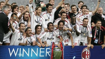 Los jugadores del Mil&aacute;n celebran la Champions de 2007 ganada al Liverpool en Atenas.