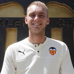 Jasper Cillessen: "I don't miss Barcelona at all"