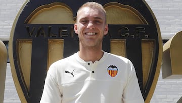 Cillessen, el día de su presentación con el Valencia.