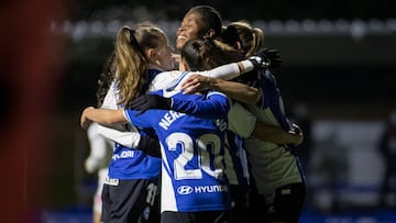 El Alav&eacute;s celebra un gol.