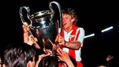 Prosinecki con la Copa de Europa.