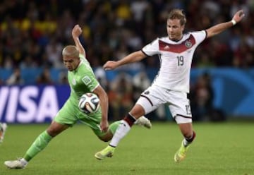 Sofiane Feghouli y Mario Goetze.