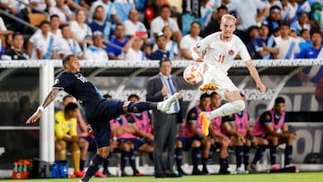 HOUSTON, TEXAS - JULY 01: Nathaniel Mendez-Laing #18 of Guatemala and Liam Millar #11 of Canada attempt to kick the ball during the first half of the Concacaf Gold Cup match at Shell Energy Stadium on July 01, 2023 in Houston, Texas. Carmen Mandato/Getty Images/AFP (Photo by Carmen Mandato / GETTY IMAGES NORTH AMERICA / Getty Images via AFP)