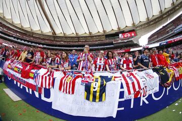 Los aficionados rojiblancos se volcaron con Fernando Torres.