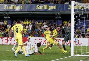 Moi Gómez adelantó de nuevo al Villarreal. 2-1.