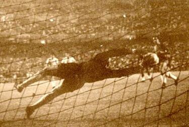 Araquistain le para el penalti a Mateos