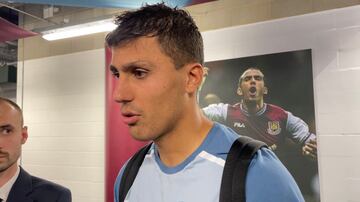 Rodri Hern¨¢ndez, jugador del Manchester City, atiende a AS en zona mixta tras el partido ante el West Ham.
