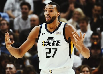 El coronavirus estaba ya a punto de interrumpir la actividad normal de prcticamente todo el planeta cuando, el 11 de marzo, el Oklahoma City Thunder-Utah Jazz se suspendi por el positivo de Rudy Gobert, el pvot francs de los de Salt Lake City. La NBA no tard en parar por completo su temporada, la primera gran competicin que lo hizo en lo que fue una cascada de suspensiones y cancelaciones a partir de ese momento. En la recta final de la fase regular, la NBA se suspendi y qued sumida, como todo el planeta en los siguientes das, en la frustracin y la incertidumbre.