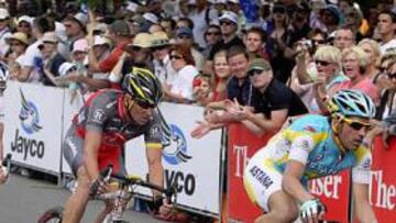 <b>ESTRENO. </b>Armstrong, con el maillot rojo y gris del RadioShack.