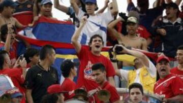 Eduardo Silva Meluk compartió con los hinchas del DIM en la tribuna popular