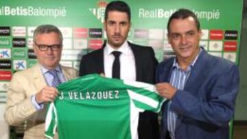 Julio Velázquez, en su presentación con el Betis.