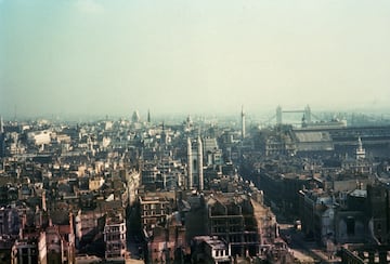 Vista aérea de la ciudad de Londres destrozada por la Guerra. La fotografía fue tomada alrededor de 1941.
