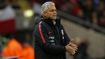 Futbol, Suecia vs Chile
Partido amistoso 2018
El entrenador de la seleccion chilena Reinaldo Rueda da instrucciones a sus jugadores durante el partido amistoso contra Suecia disputado en el estadio Friends Arena de Estocolmo, Suecia.
24/03/2018
Andres
