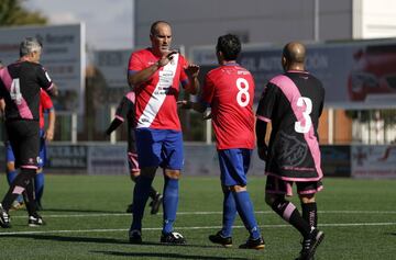 Hoy 1 de noviembre los veteranos del Torrejón y del Rayo Vallecano han goleado a la ELA en un partido solidario disputado en el Campo Municipal Las Veredillas.