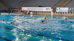 Imagen del partido entre el CN Terrassa y el Waterpolo Varsovia, cuyo resultado ha sido 26 a 5 favorable al equipo espa&ntilde;ol.