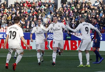 Los jugadores del Real Madrid celebrando el gol 0-1 de Gareth Bale 