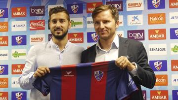 Álvaro Vadillo, el día de su presentación con el Huesca.