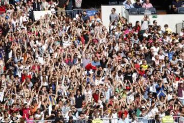 Gran ambiente en el Santiago Bernabéu.