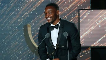 Steve Mandanda, tras recibir el premio.