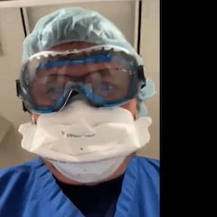 Un médico simula lo que ve un paciente con COVID antes de morir