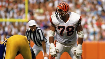 ANAHEIM, CA - OCTOBER 7: Anthony Munoz #78 of the Cincinnati Bengals gets into position during the NFL game against the Los Angeles Rams at Anaheim Stadium on October 7, 1990 in Anaheim, California. The Bengals defeated the Rams 34-31. (Photo by Stephen Dunn/Getty Images)