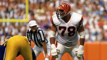 ANAHEIM, CA - OCTOBER 7:  Anthony Munoz #78 of the Cincinnati Bengals gets into position during the NFL game against the Los Angeles Rams at Anaheim Stadium on October 7, 1990 in Anaheim, California. The Bengals defeated the Rams 34-31. (Photo by Stephen Dunn/Getty Images)