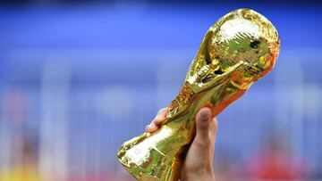 Réplica del trofeo de la Copa del Mundo.