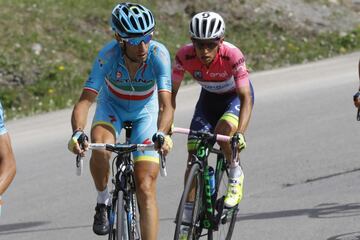 Momento épico. Fue el día en el que Esteban Chaves no tuvo miedo y se enfrentó a Vincenzo Nibali y a todo el escuadrón del Astana (28 de mayo 2016). 'El Tiburón' se aseguró la maglia rosa en la etapa que tuvo llegada en el santuario de Sant'Anna di Vinadio tras 134 kilómetros. Fue la penúltima fracción que sentenció el segundo puesto del bogotano en aquel Giro.