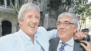 <b>JUNTOS Y FELICES. </b>Pedro Tomás y Dani Sánchez Llibre coincidieron ayer en la tradicional ofrenda floral de la Diada.