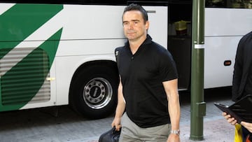 Overmars: "Los jets privados de los clubes llenaban Schiphol"