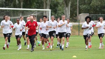 Las jugadoras del Benfica durante un entrenamiento.