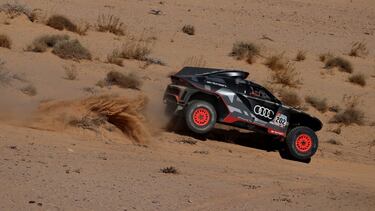 Rallying - Dakar Rally - Stage 1 - Hail to Hail, Saudi Arabia - January 2, 2022 Team Audi Sport's Carlos Sainz and co-driver Lucas Cruz in action REUTERS/Hamad I Mohammed