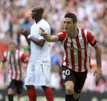 Aduriz celebra el 1-0.