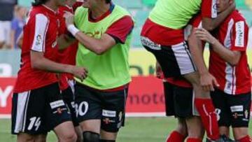 <b>DEPENDE DE SÍ MISMO. </b>El Murcia sigue remontando y no debe mirar ya a los rivales.