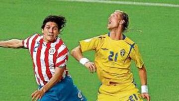 <b>NUEVA BANDA DERECHA. </b>Christian Wilhelmsson llega al Deportivo para reforzar la banda derecha, un puesto que no ha tenido dueño durante esta temporada. Lotina ha utilizado a varios jugadores sin que ninguno le convenciese, como fue el caso del asturiano Pablo Álvarez, actualmente cedido en el Racing de Santander.