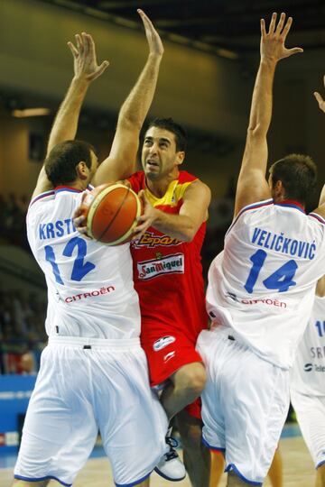 En 2009, España conquistó el oro en el Eurobasket de Polonia tras un gran torneo y una final en la que barrió a Serbia (85-63). En la final, la Selección se fue al descanso 23 puntos por encima en el marcador.
