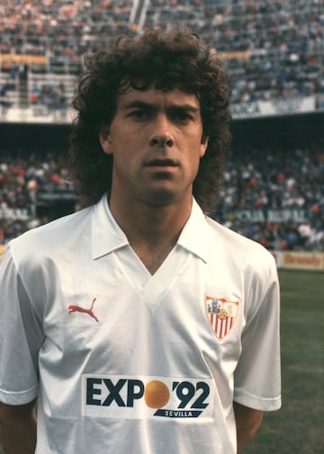 Real Madrid (1986-1988). Sevilla (1988-1990).