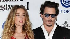 Los actores Amber Heard y Johnny Deep posando juntos en un photocall cuando eran pareja.