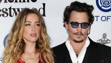 Los actores Amber Heard y Johnny Deep posando juntos en un photocall cuando eran pareja.