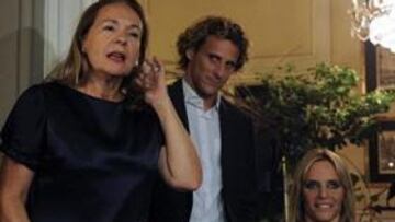 Forlán recibe la Cruz de la Orden de Isabel la Católica.