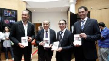 Orenga, S&aacute;ez, Scariolo y Garbajosa, con el libro.