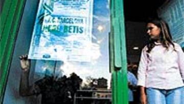 <b>LISTO.</B< El club ha preparado los carteles para el Barça en Sevilla.