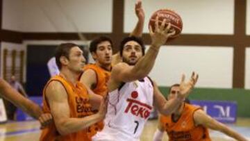 El jugador del Real Madrid Campazzo entra a canasta.