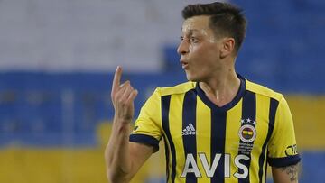 &Ouml;zil, con el Fenerbah&ccedil;e.