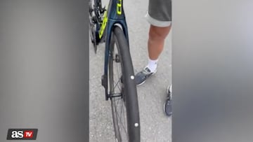 Lilian Calmejane, corredor francés del equipo Intermarché, denunció en sus redes sociales la aparición de chinchetas en la segunda etapa del Tour.