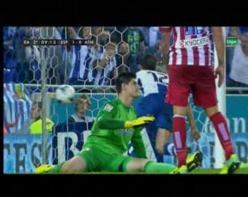 Espanyol-Atlético de Madrid. 1-0. Curtois marca el primer gol en propia puerta.